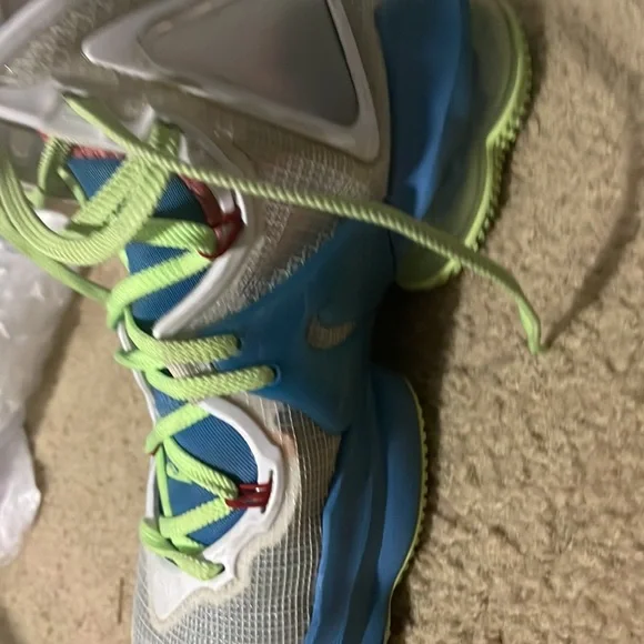 Lebron 19s - Picture 3 of 5